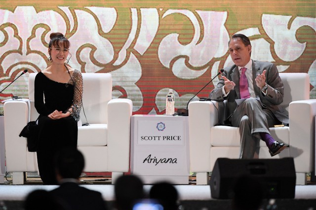 Nghị sự dày đặc của các quan chức cấp cao APEC